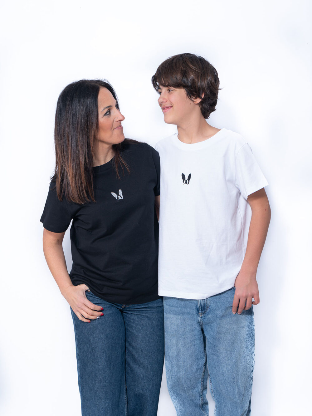 Camiseta UNISEX "JUNE" negra